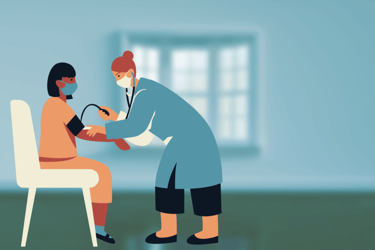 Pflegerin misst Bluthochdruck bei Patientin